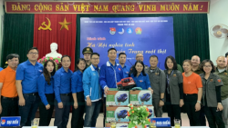 doan cong tac thanh doan ha noi ho tro nhan dan quang tri bi thiet hai do mua lu