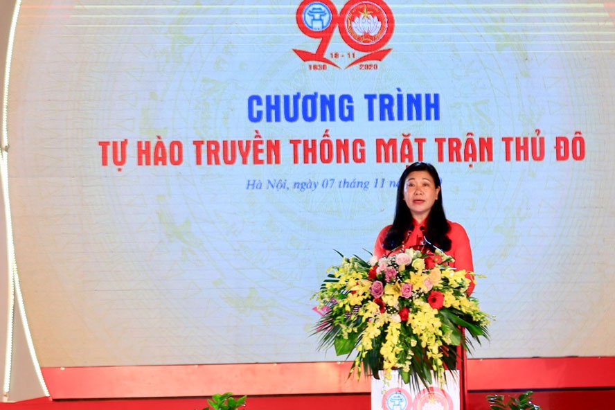 Chủ tịch Ủy ban MTTQ Việt Nam TP Hà Nội Nguyễn Lan Hương trình bày diễn văn tại Lễ kỷ niệm