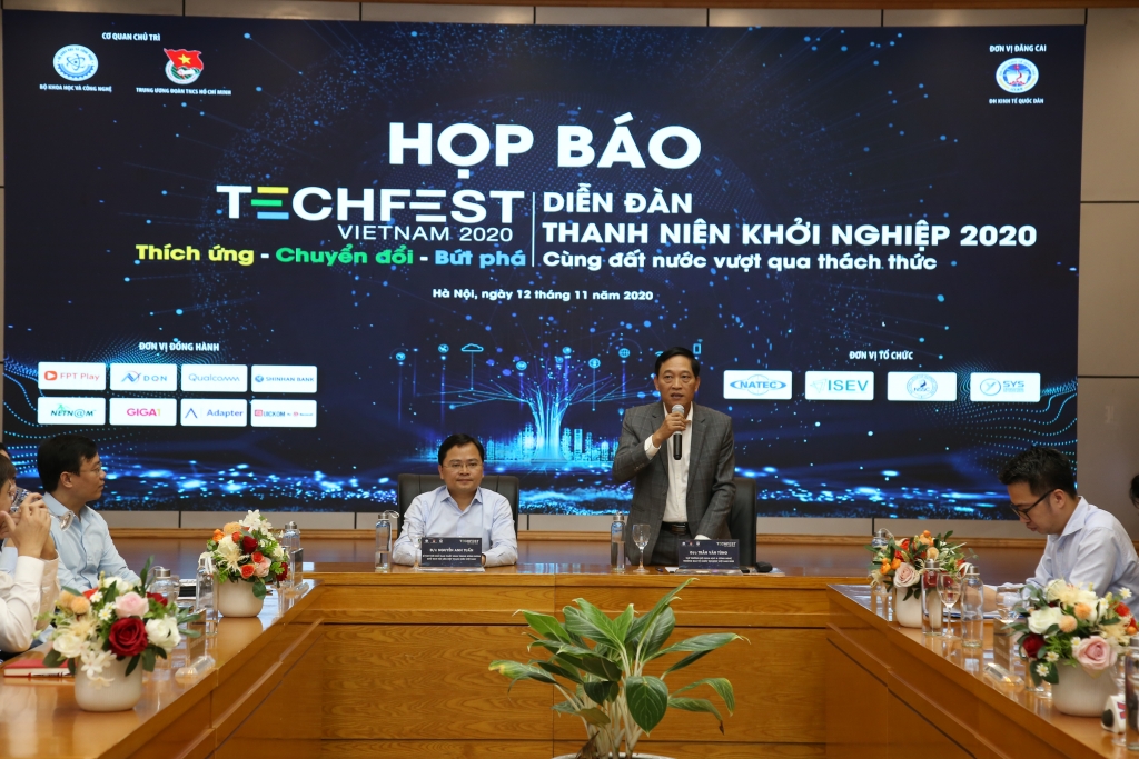 Thứ trưởng Trần Văn Tùng phát biểu tại cuộc họp báo về TECHFEST
