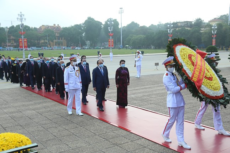 Lãnh đạo, nguyên lãnh đạo Đảng, Nhà nước, MTTQ Việt Nam vào lăng viếng Chủ tịch Hồ Chí Minh