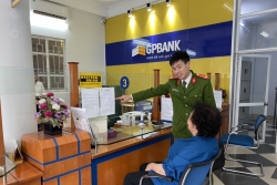 nhan vien ngan hang canh giac phoi hop cung luc luong cong an ngan chan vu lua dao 400 trieu dong