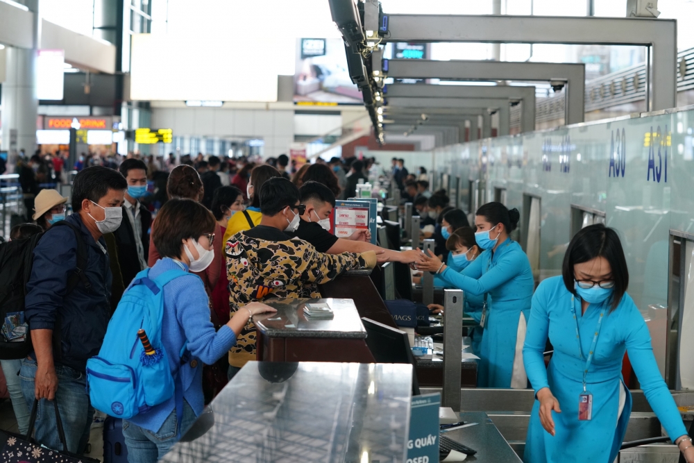 Vận tải hành khách và khách du lịch đến Việt Nam giảm mạnh vì dịch bệnh
