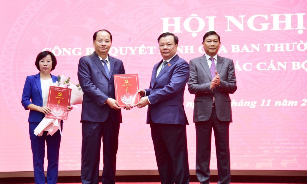 Ban Thường vụ Thành ủy Hà Nội trao 3 quyết định về công tác cán bộ