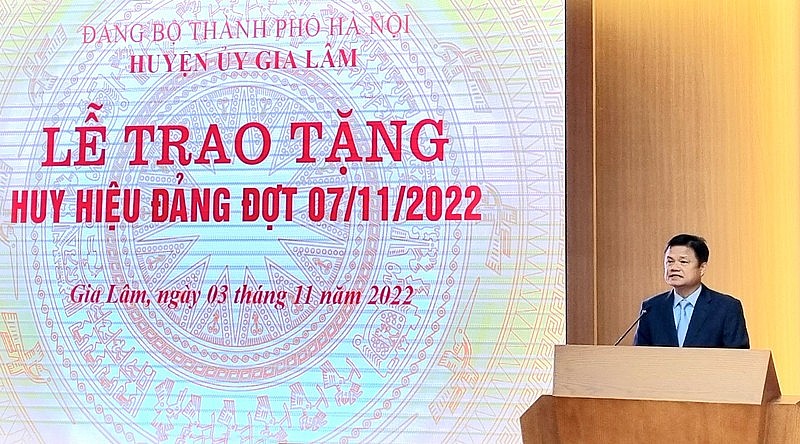 Trưởng ban Tổ chức Thành ủy Hà Nội Vũ Đức Bảo phát biểu tại buổi lễ