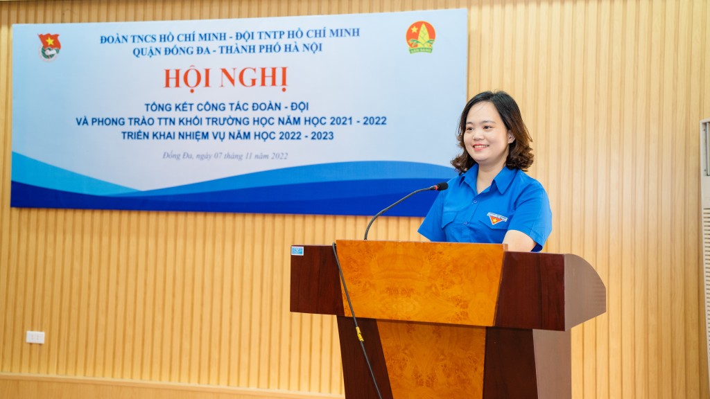 Đồng chí Nguyễn Thị Thanh Tâm – Ủy viên BCH Thành Đoàn, Bí thư Quận đoàn Đống Đa báo cáo công tác phong trào Đoàn, Đội trong năm học 2021 - 2022