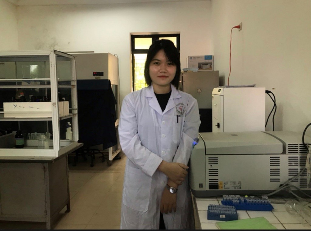 Cao Thị Thu Thuý tại phòng thí nghiệm của Học viện Nông nghiệp Việt Nam