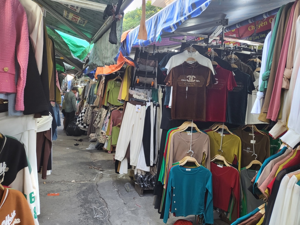 Chợ Nành vẫn hoạt động bất chấp “lệnh” tạm đình chỉ vì vi phạm PCCC