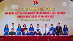98 thu khoa xuat sac cua thanh pho ha noi ghi danh so vang tai van mieu quoc tu giam