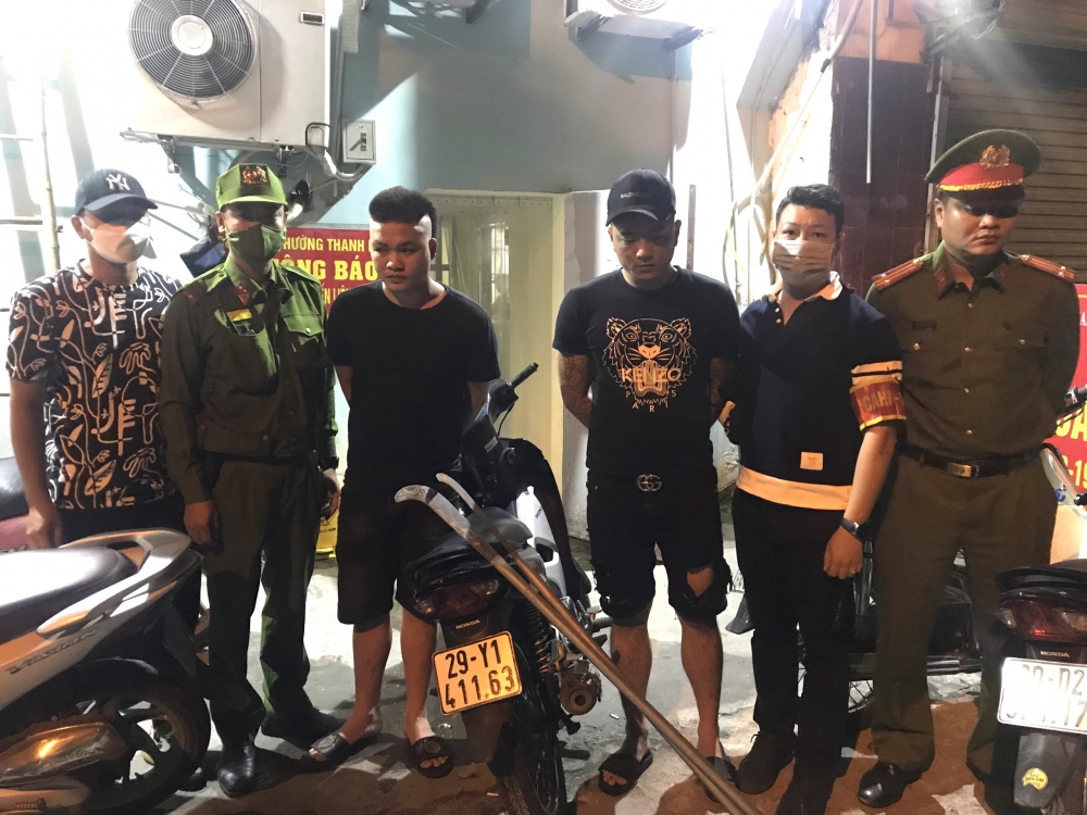 Các đối tượng mang theo hung khí đánh nhau tại khu vực quán bia trên đường Nguyễn Khoái bị bắt giữ