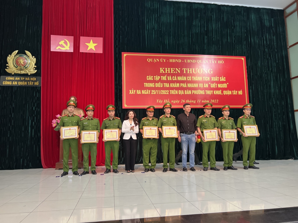 Các tập thể, cá nhân được khen thưởng Khen thưởng đột xuất thành tích khẩn trương bắt giữ đối tượng