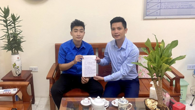 Tiếp nhận đơn tình nguyện lên đường nhập ngũ của thanh niên Thanh Trì