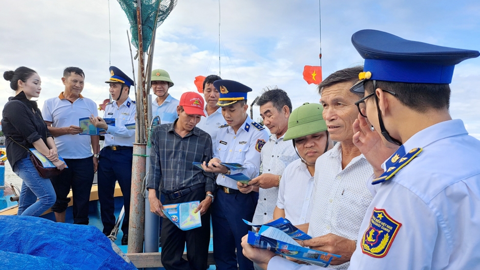 Quảng Bình ấm áp nghĩa tình với Chương trình “Cảnh sát biển đồng hành với ngư dân”