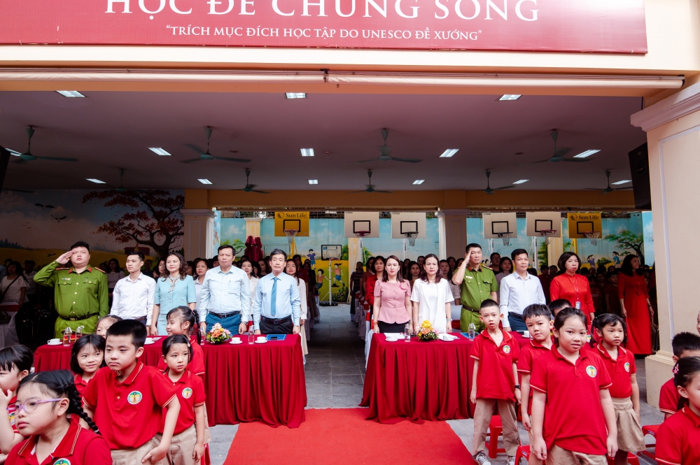 Học sinh Hoàn Kiếm sôi nổi hưởng ứng Ngày Pháp luật Việt Nam