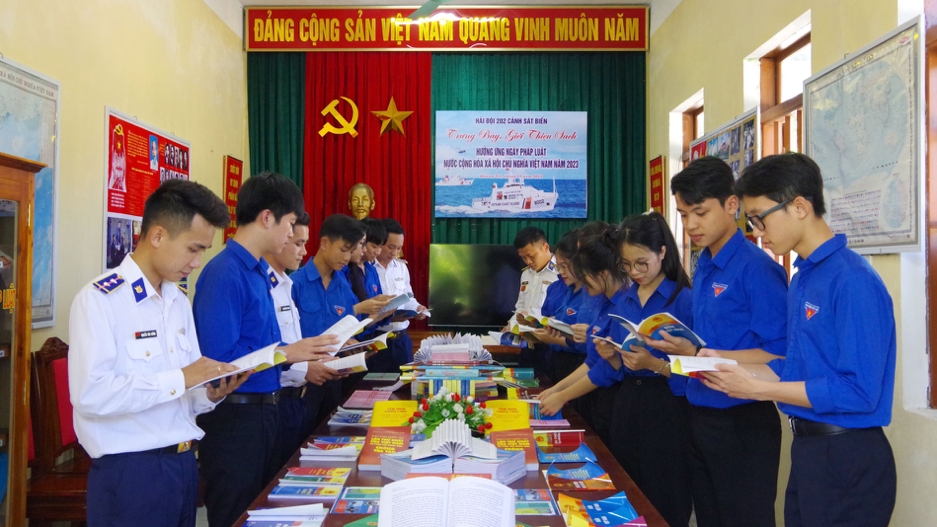 Tuổi trẻ Cảnh sát biển Việt Nam tích cực hưởng ứng Ngày Pháp luật Việt Nam