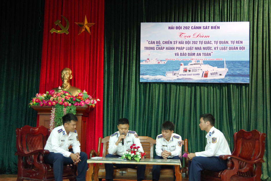 Tuổi trẻ Cảnh sát biển Việt Nam tích cực hưởng ứng Ngày Pháp luật Việt Nam