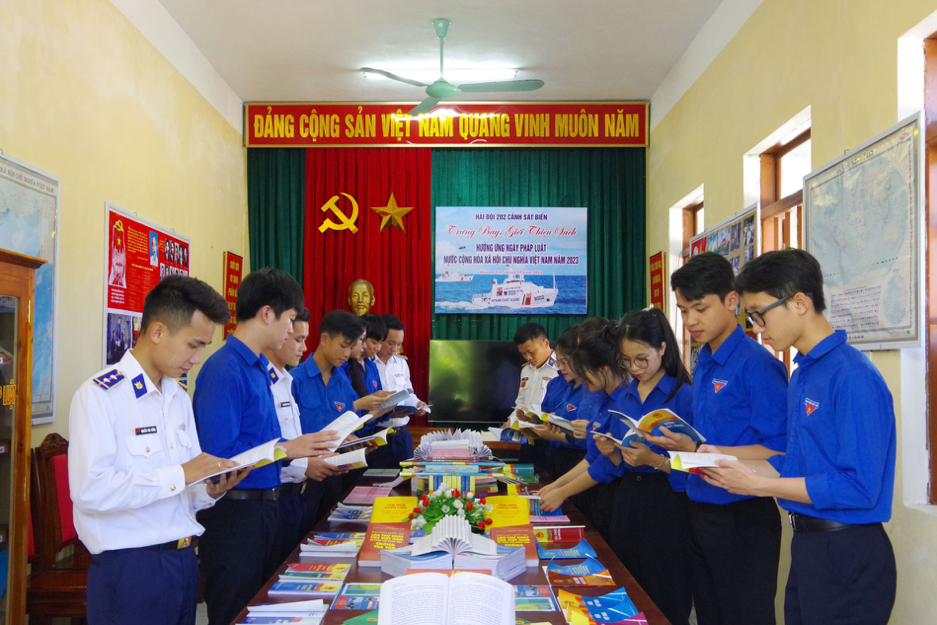 Tuổi trẻ Cảnh sát biển Việt Nam tích cực hưởng ứng Ngày Pháp luật Việt Nam