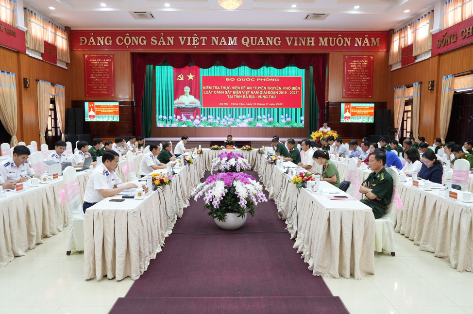 Kiểm tra công tác tuyên truyền Luật Cảnh sát biển Việt Nam