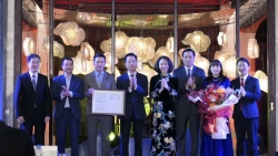 ha noi ra mat 15 san pham du lich dem