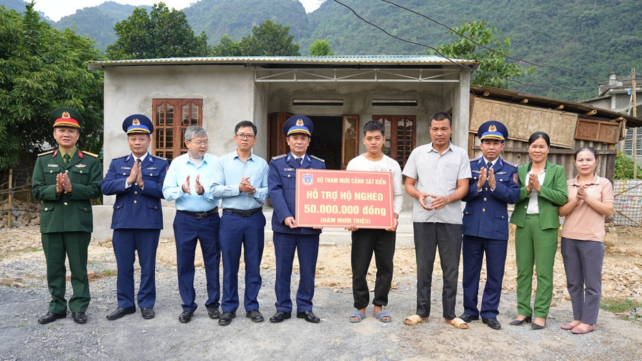 Cảnh sát biển với đồng bào dân tộc, tôn giáo ở Hoà Bình