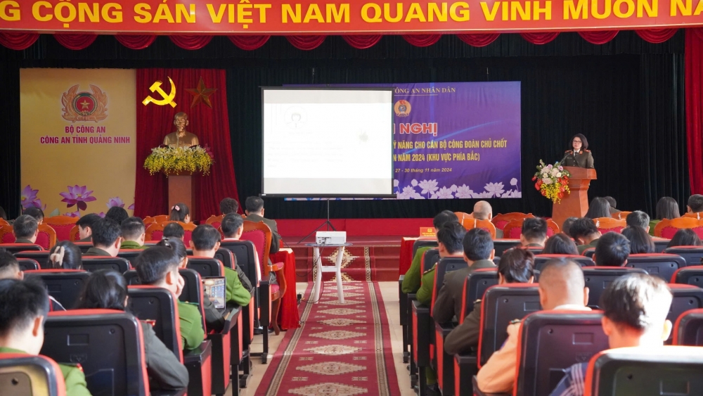 Cập nhật kiến thức, kỹ năng cho cán bộ công đoàn trong CAND