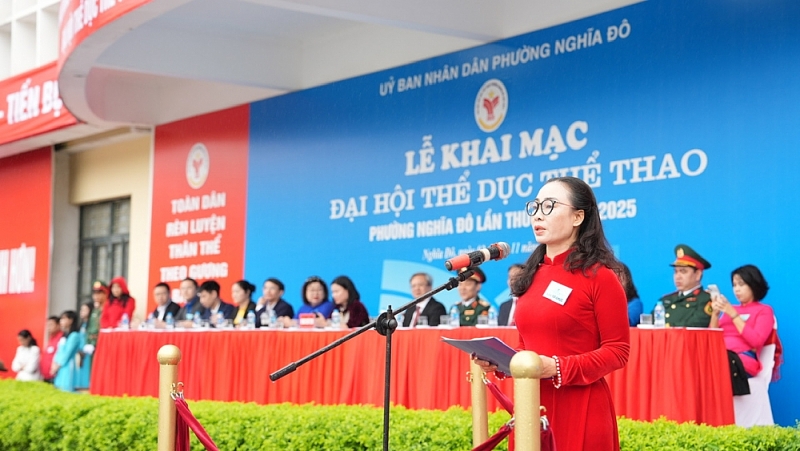 Bà Phan Thị Thu Hà, Phó Chủ tịch UBND phường Nghĩa Đô phát biểu khai mạc đại hội