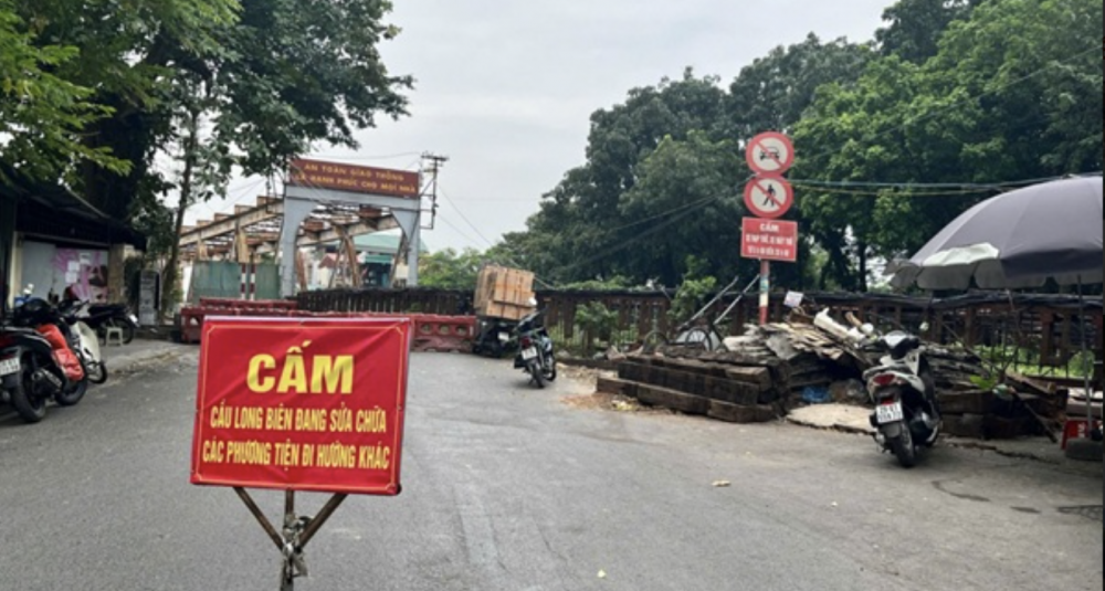 Sở Xây dựng Hà Nội thông báo điều chỉnh giao thông phục vụ sửa chữa cầu Trần Nhật Duật. Ảnh: Phi Long