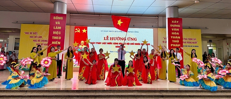 Văn nghệ chào mừng