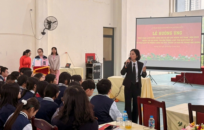 Báo cáo viên phổ biến pháp luật tại chương trình