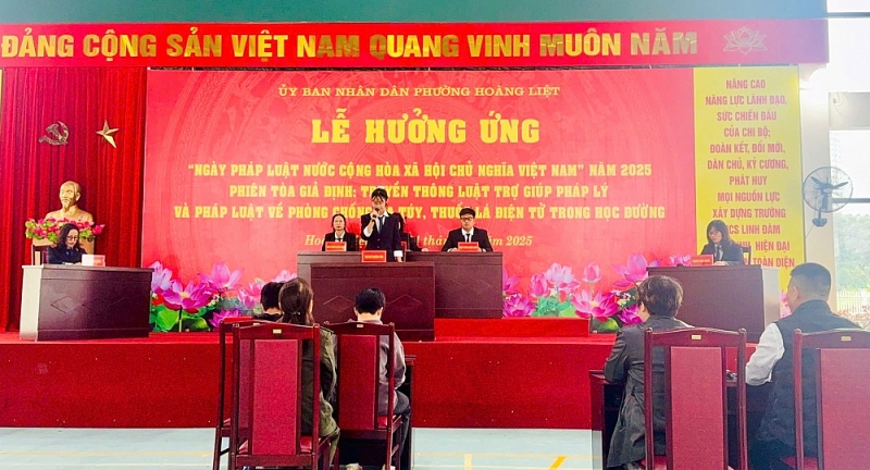 Phiên toà giả định hưởng ứng Ngày Pháp luật