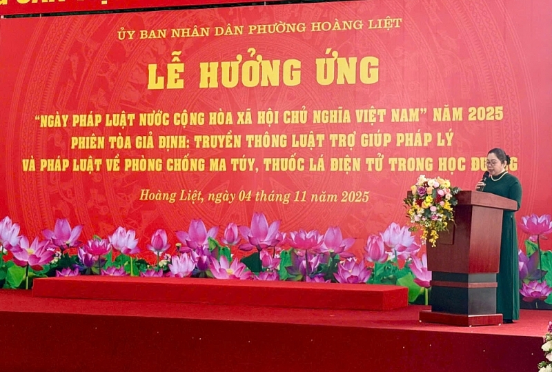 Bà Thuỷ phát biểu khai mạc buổi lễ