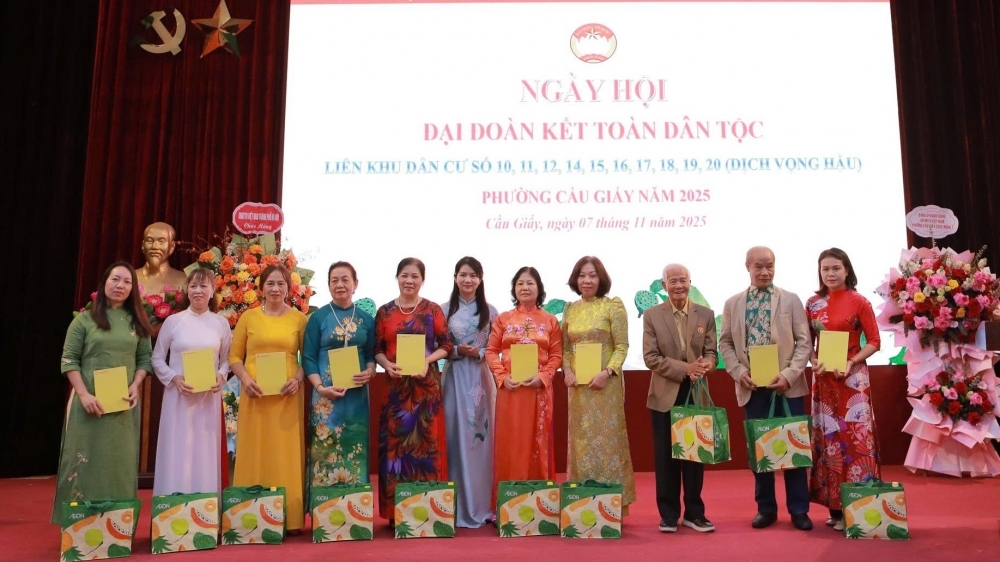 Ấm tình Ngày hội Đại đoàn kết toàn dân tộc ở phường Cầu Giấy