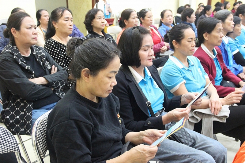 Các hội viên hội phụ nữ phường Hoàng Liệt tham gia hội nghị