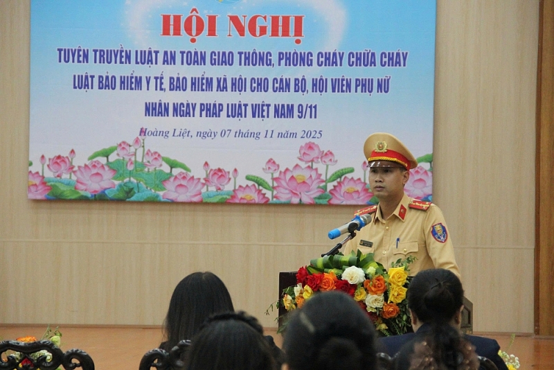 Đại úy Nguyễn Quang Tuấn, cán bộ Đội CSGT số 14 (Công an TP Hà Nội) chia sẻ nhiều nội dung 