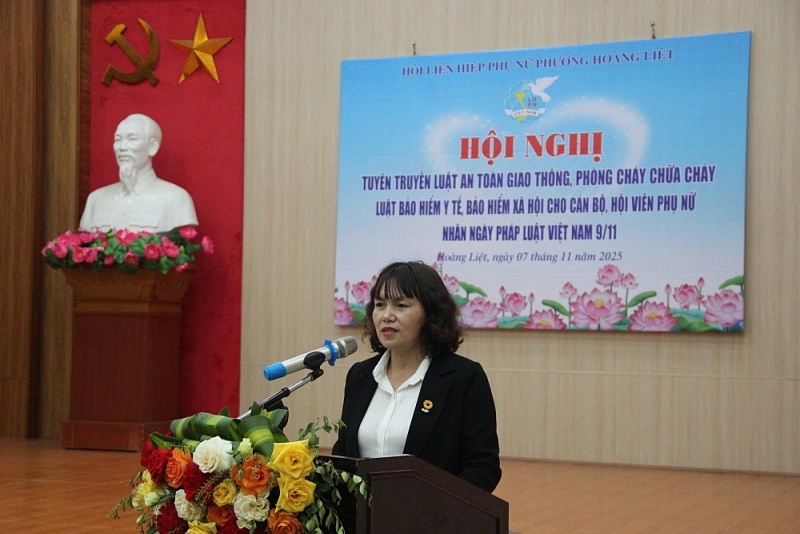 Chủ tịch Hội Liên hiệp Phụ nữ phường Hoàng Liệt Mai Thị Thanh Hà phát biểu khai mạc hội nghị