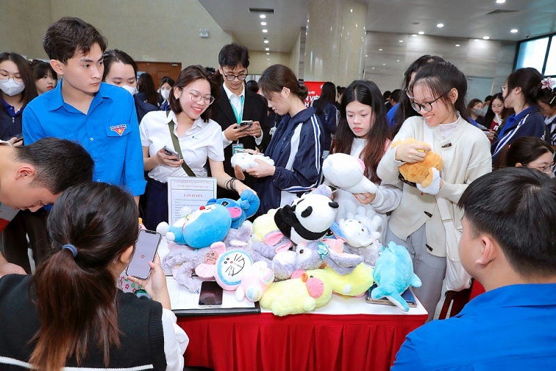 Ngày hội việc làm phường Cầu Giấy 2025: “Cầu nối” giữa doanh nghiệp và người lao động