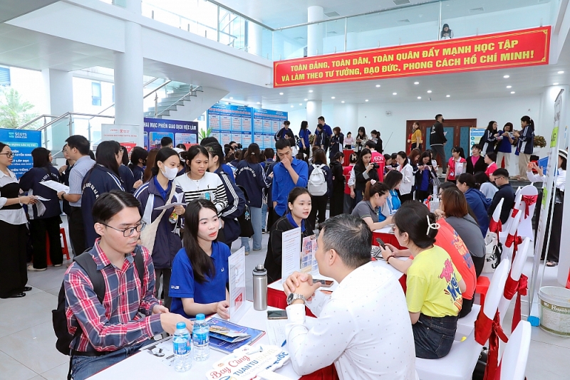 Ngày hội việc làm phường Cầu Giấy 2025: “Cầu nối” giữa doanh nghiệp và người lao động