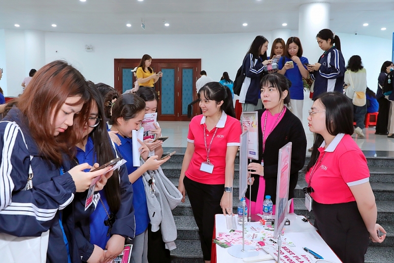 Ngày hội việc làm phường Cầu Giấy 2025: “Cầu nối” giữa doanh nghiệp và người lao động