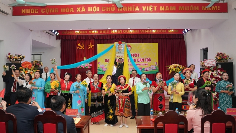 Tiết mục văn nghệ chào mừng thể hiện tinh thần đoàn kết các dân tộc