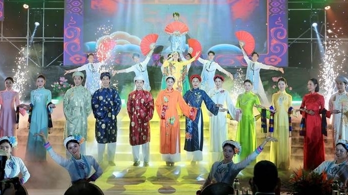 Lan tỏa tinh hoa di sản áo dài trong nhịp sống hiện đại