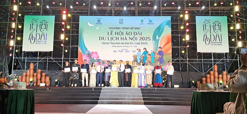 Lan tỏa tinh hoa di sản áo dài trong nhịp sống hiện đại