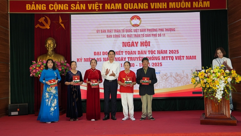 Tổ dân phố số 11 phường Phú Thượng phát huy tinh thần đại đoàn kết toàn dân