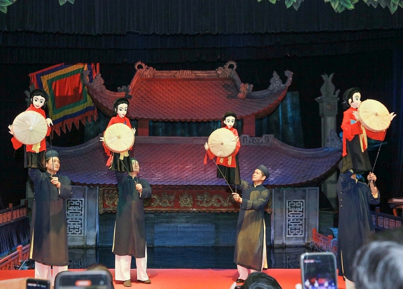 Múa rối nước đương đại giữa lòng Hà Nội