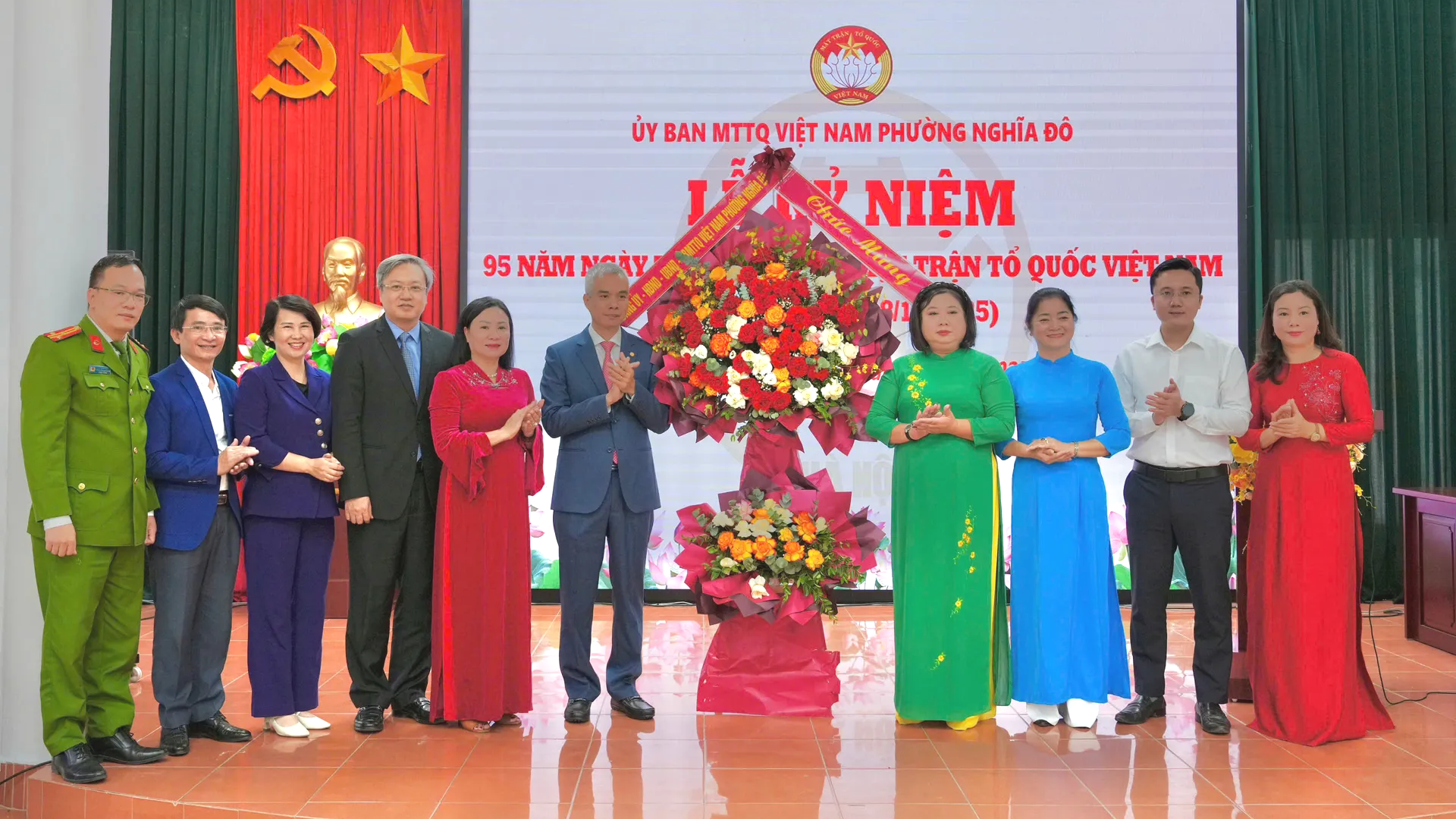 Đoàn kết xây dựng phường Nghĩa Đô giàu đẹp, văn minh, hiện đại, Nhân dân hạnh phúc Đoàn kết xây dựng phường Nghĩa Đô giàu đẹp, văn minh, hiện đại, Nhân dân hạnh phúc