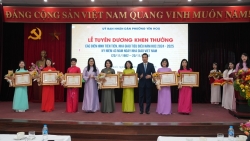 phuong yen hoa tri an va vinh danh nha giao tieu bieu