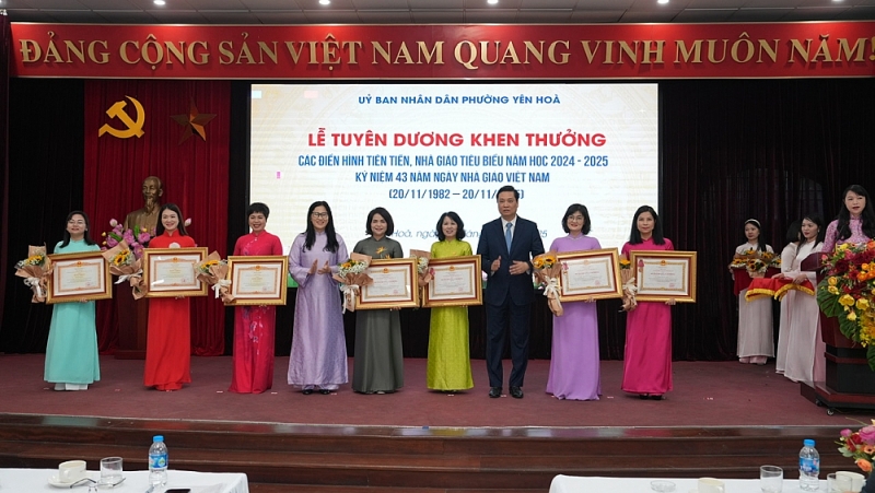 Phường Yên Hoà: tuyên dương khen thưởng các Nhà giáo tiêu biểu năm học 2024 - 2025