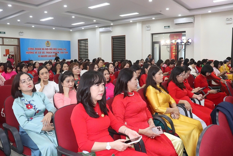 Định Công tôn vinh thầy cô nhân kỷ niệm 43 năm Ngày Nhà giáo Việt Nam Định Công tôn vinh thầy cô nhân kỷ niệm 43 năm Ngày Nhà giáo Việt Nam