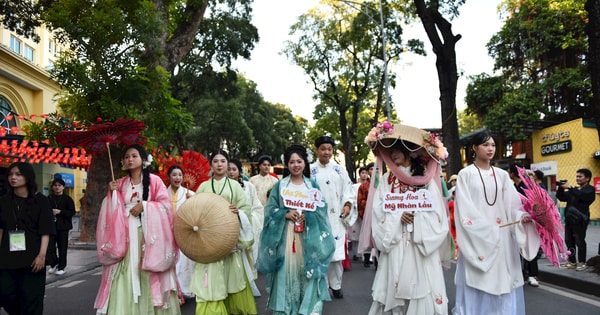 Diễu hành áo dài Hà Nội: Tôn vinh di sản trong không gian đậm văn hóa, lịch sử của Thủ đô Diễu hành áo dài Hà Nội: Tôn vinh di sản trong không gian đậm văn hóa, lịch sử của Thủ đô