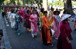 dieu hanh ao dai du lich ha noi ton vinh di san