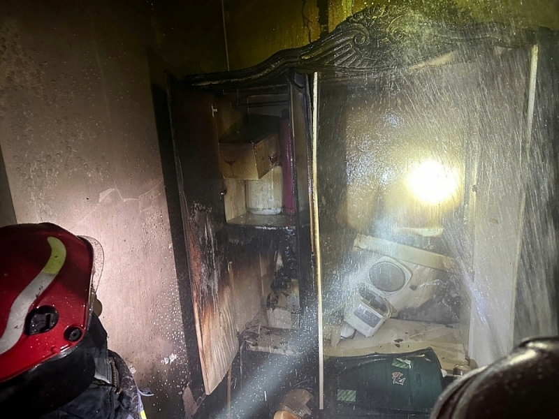 Hiện trường khu vực xảy ra cháy tại tầng 7 của ngôi nhà. Hiện trường khu vực xảy ra cháy tại tầng 7 của ngôi nhà.