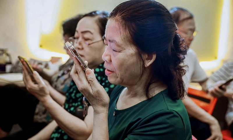 Cán bộ mặt trận, học viên tóc bạc và hành trình chạm AI